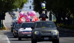 Aksi Unik Karyawan Disneyland Tolak Pembukaan Kembali di Tengah Pandemi - JPNN.com