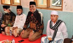 Gus Jazil Mengikuti Haul Ke-27 KH Muhamad Almaghfur - JPNN.com