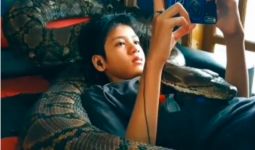 Hiii...Merinding Lihat Video Viral Remaja Main Gim Ditemani Ular Piton - JPNN.com
