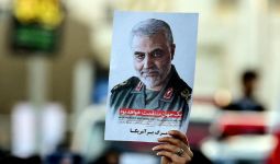 Qassem Soleimani Disasar Drone, Iran Keluarkan Surat Penangkapan Donald Trump - JPNN.com
