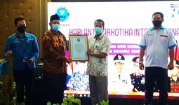 Hebat! Bea Cukai Batam Terima Penghargaan Dari BNN Kepulauan Riau - JPNN.com