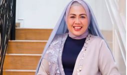Elly Sugigi Menangis tak Terima Dipermalukan Anak Sendiri - JPNN.com