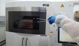 Teknologi 3D Printing Solusi Atasi Kelangkaan Swab Stick - JPNN.com