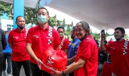 Mensos Distribusikan 1.000 Paket Sembako Untuk Pekerja Otomotif - JPNN.com