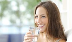7 Manfaat Minum Air Dingin Setiap Pagi, Bikin Pencernaan Bahagia - JPNN.com