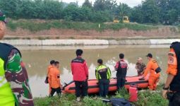 Terpeleset dan Terjatuh ke Sungai Irigasi, Nenek Kastinah Belum Ditemukan - JPNN.com