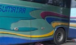 Kernet Bus ALS Periksa Ban Belakang, Sopir Tak Tahu, Mobil Maju, Oh Terjadilah - JPNN.com
