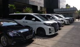 Ketika Parkiran KPK Dipenuhi Mobil Mewah Para Wakil Rakyat - JPNN.com
