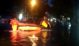 Hujan Deras, Kota Padang Dikepung Banjir - JPNN.com