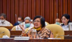 Menteri Siti Menyampaikan Laporan Pelaksanaan Program Strategis KLHK di Raker Komisi IV - JPNN.com