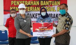 Grace Batubara Salurkan Bantuan Paket Sembako Kepada Warga di Cirebon - JPNN.com