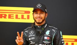 Mercedes-AMG Resmi Perpanjang Kontrak Lewis Hamilton - JPNN.com