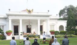 Serahkan Bantuan Modal ke Pedagang Kecil, Jokowi: Saya Tahu Ini Berat - JPNN.com