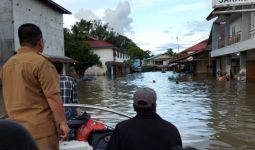 Banjir Besar Melanda Kalbar, 58 Desa Terendam Air, Gelap! - JPNN.com