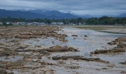Banjir Bandang Masamba: Pagar Bandara Rusak, Runway dan Rumah Dinas Terendam Lumpur - JPNN.com