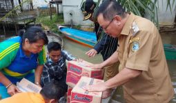 Bupati Jarot: Pemerintah Membantu Ribuan Warga Korban Banjir di Sintang - JPNN.com