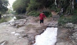 Bau Menyengat dari Sungai Cileungsi, Sudah Satu Minggu - JPNN.com
