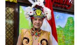 Hari Ini Penampilan Pak Ganjar Bikin Pangling dengan Pakaian Adat Suku Kenyah - JPNN.com