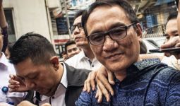Andi Arief Bermimpi Buruk soal Pak Jokowi dan Mahfud MD, Ah, Abaikan Saja - JPNN.com