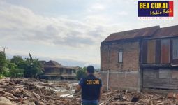 Peduli Sesama, Bea Cukai Salurkan Bantuan untuk Korban Banjir Luwu Utara - JPNN.com