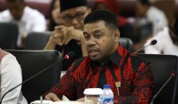 Reaksi Senator Filep Wamafma Terkait Penegakan Hukum di Papua, Tegas! - JPNN.com