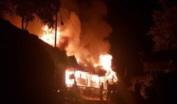 Gudang Tepung Beras di Slipi Terbakar, Polisi Selidiki Penyebabnya - JPNN.com