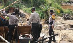 Polri-TNI Tutup 230 Sumur Minyak Ilegal di Batanghari, Enam Orang Diamankan - JPNN.com