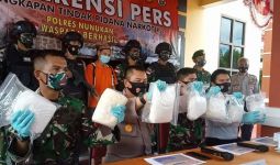Kardus Milik Pak Dosen Dibongkar Prajurit TNI, Isinya Mengejutkan, Parah! - JPNN.com