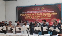 Detik-detik Pengungkapan 200 Kg Sabu-sabu, Petugas Jasa Pengiriman Barang Kaget, Wanita Diintai - JPNN.com