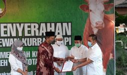 Sembuh dari COVID-19, Achmad Purnomo Serahkan Sapi Jokowi ke Masjid Agung - JPNN.com