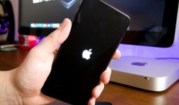 Keren, Apple Mulai Garap Panel Layar Lipat untuk iPhone - JPNN.com