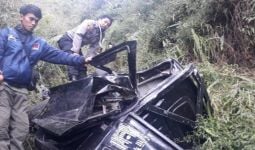 Mobil Pikap Masuk Jurang, Satu Tewas, Lihat Kondisi Mobilnya - JPNN.com