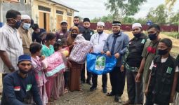 PWNU Aceh Serahkan Bantuan Untuk Pengungsi Rohingya - JPNN.com