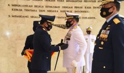 Selamat! KSAL Dianugerahi Tanda Kehormatan Bintang Angkatan Kelas Utama - JPNN.com