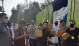 Polisi Mengintai Truk Sembako Gula, Dibongkar Saat di Tol Tangerang-Merak, Lihat Nih - JPNN.com