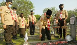 Jelang Hari Pramuka, Buwas Ziarah ke Taman Makam Pahlawan - JPNN.com