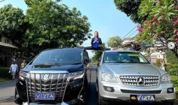 Pamer Gerakan Split di Atas 2 Mobil Mewah, Inul: Selangkangan Menggantung - JPNN.com