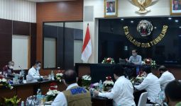 Pak Jokowi Sebut Ancaman Covid-19 Belum Usai sampai Rakyat Divaksin - JPNN.com