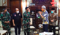 2 Jenderal TNI Datangi Rumah Pak Ganjar di Malam Hari, Apa yang Terjadi? - JPNN.com