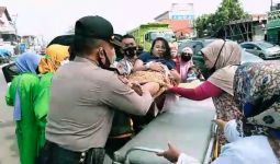 Detik-detik Mobil Ambulans Berpenumpang Ibu Hamil Kecelakaan di Bandung - JPNN.com