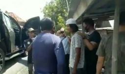 Azhar Dibantai Pakai Tombak dan Celurit, Disaksikan Anak Kandung, Pelakunya Kakak-Adik - JPNN.com