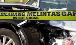Pedagang Ditabrak Minibus, Gerobak Dagangan Hancur, Pengemudi Kabur, Polisi Langsung Bergerak - JPNN.com