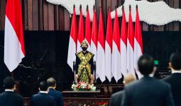 Jokowi Pakai Baju Adat NTT Sampaikan Pidato Kenegaraan - JPNN.com