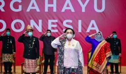 HUT Kemerdekaan RI: Menteri Siti Tampak Anggun dengan Kebaya Jawa dan Sanggul ala Kartini - JPNN.com
