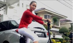 Inul Daratista Jajal Sepeda Lipat Rp80 Juta, Komentarnya Bikin Mengakak - JPNN.com