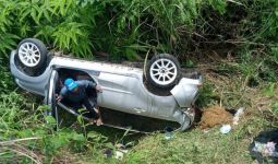 Mobil Berisi Satu Keluarga Masuk Jurang di Bogor - JPNN.com