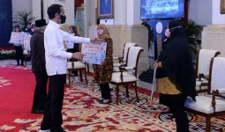 Jokowi Kembali Luncurkan Bantuan, 12 Juta Pengusaha Bakal Dapat Rp 2,4 Juta - JPNN.com