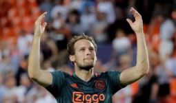 OMG! Pemain Ajax Ini Pingsan di Tengah Pertandingan - JPNN.com
