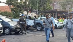 Mapolsek Ciracas Diserang, 2 Polisi Terluka, Mobil Wakapolsek Hancur - JPNN.com