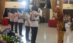 Daftar 24 Polwan Berprestasi yang Menerima Pin Emas dan Perak dari Kapolri - JPNN.com